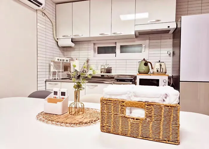 Mapo Hanok Vibe 3br Group 4 Queen Beds 公寓